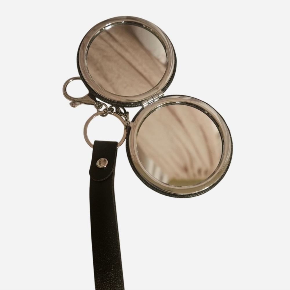 Unbranded Compact Mirror Keychain - Picture 4 of 6